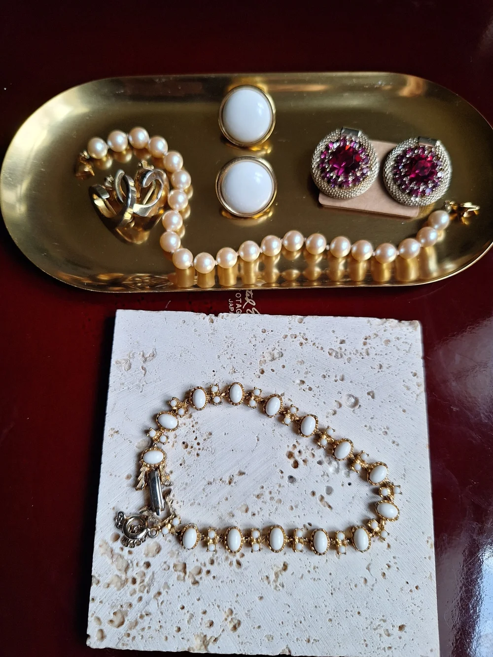 Vintage Gold-Tone and White Milk Glass Oval Link Bracelet - Women Jewelry